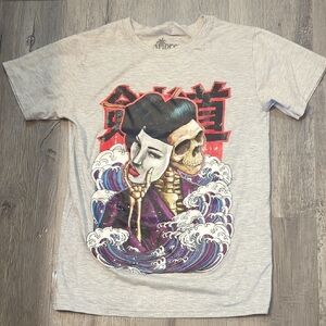Vibe Gray Tee with Artistic Skull Design